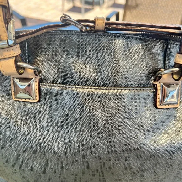 Michael Kors Jet Set Large Logo Tote Handbag Silver MK Monogram Crossbody Zip - Picture 3 of 10